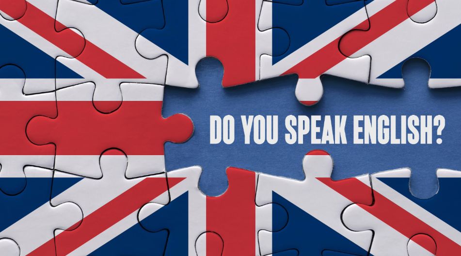 Ein Puzzle mit britischer Flagge im Hintergrund, das die Frage "Sprechen Sie Englisch?" stellt. Ein Puzzle mit britischer Flagge im Hintergrund, das die Frage "Sprechen Sie Englisch?" stellt.