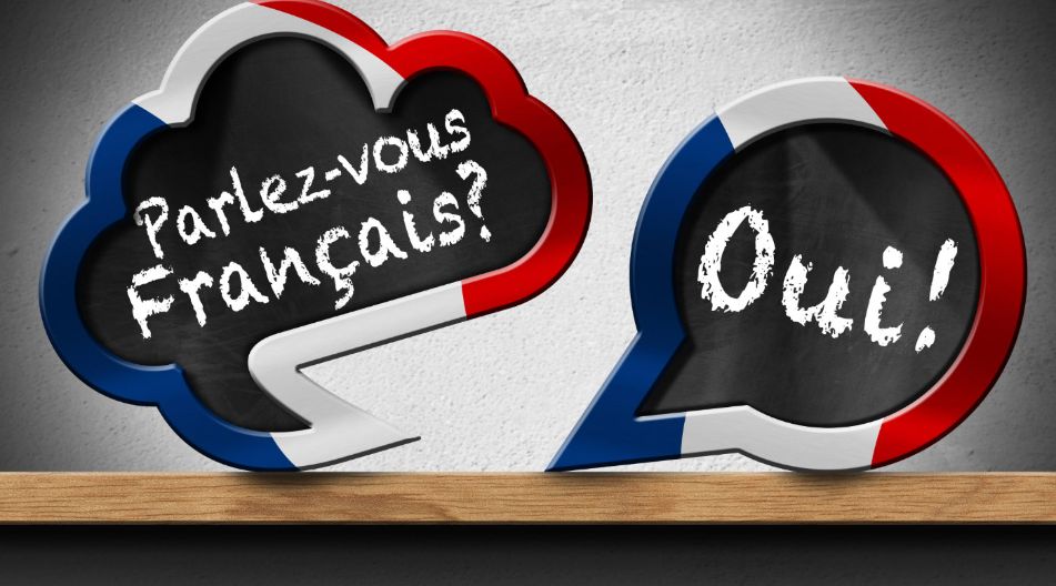 Zwei Sprechblasen in den Farben der französischen Flagge, mit der Frage 'Parlez-vous Français?' in der linken Blase und der Antwort 'Oui!' in der rechten. Zwei Sprechblasen in den Farben der französischen Flagge, mit der Frage 'Parlez-vous Français?' in der linken Blase und der Antwort 'Oui!' in der rechten.